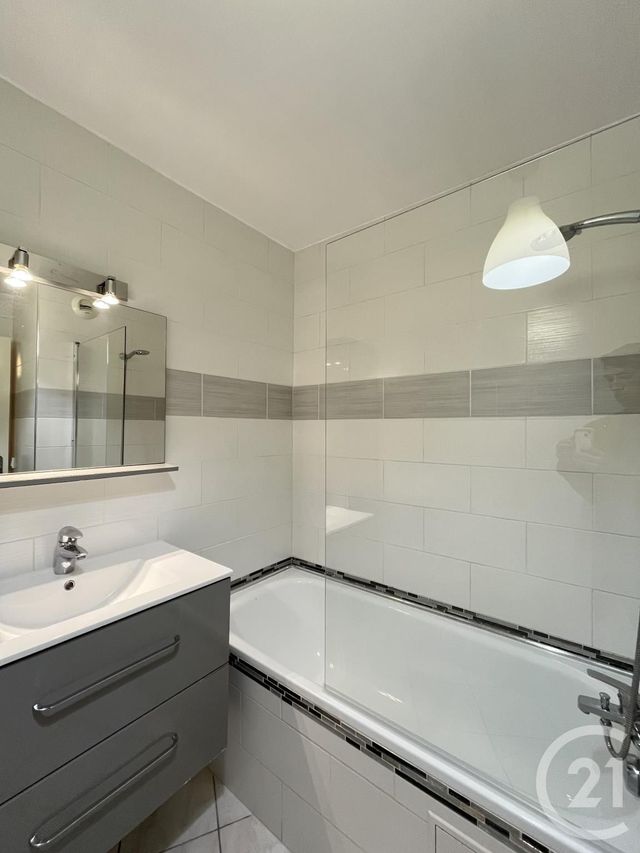 Appartement F2 à vendre - 2 pièces - 47.04 m2 - ELANCOURT - 78 - ILE-DE-FRANCE - Century 21 S.L.P. Immobilier