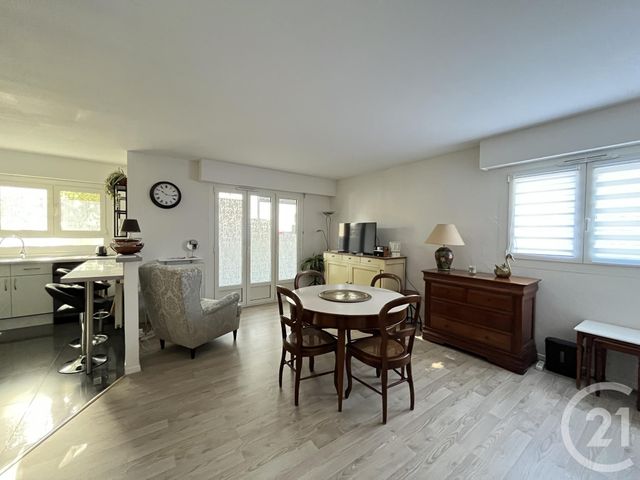Afficher la photo en grand Appartement F2 à vendre - 2 pièces - 51.72 m2 - MAUREPAS - 78 - ILE-DE-FRANCE - Century 21 S.L.P. Immobilier