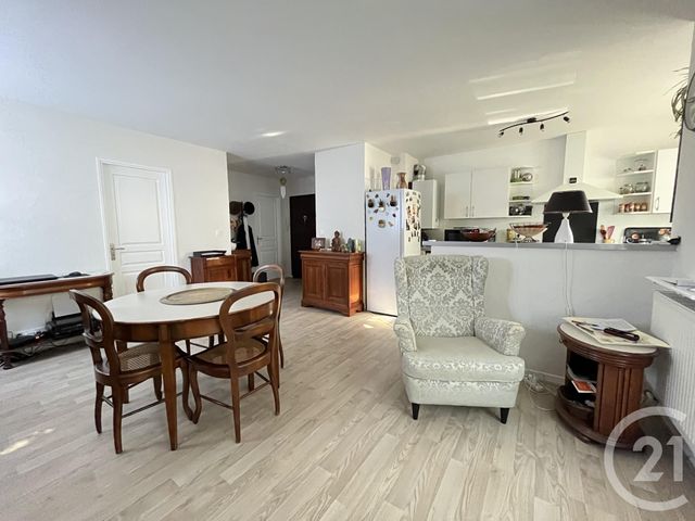 Afficher la photo en grand Appartement F2 à vendre - 2 pièces - 51.72 m2 - MAUREPAS - 78 - ILE-DE-FRANCE - Century 21 S.L.P. Immobilier