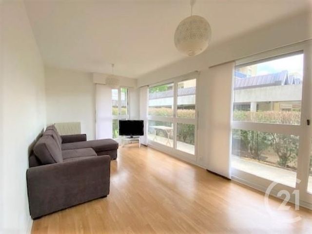 Appartement F2 à vendre - 2 pièces - 55.41 m2 - MAUREPAS - 78 - ILE-DE-FRANCE - Century 21 S.L.P. Immobilier Appartement F2 à vendre - 2 pièces - 55.41 m2 - MAUREPAS - 78 - ILE-DE-FRANCE - Century 21 S.L.P. Immobilier