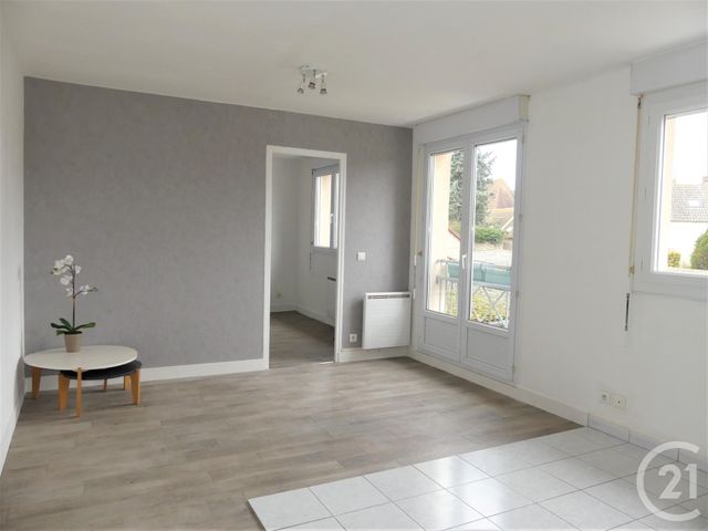 Afficher la photo en grand Appartement F2 à vendre - 2 pièces - 37.64 m2 - COIGNIERES - 78 - ILE-DE-FRANCE - Century 21 S.L.P. Immobilier