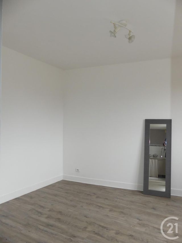 Afficher la photo en grand Appartement F2 à vendre - 2 pièces - 37.64 m2 - COIGNIERES - 78 - ILE-DE-FRANCE - Century 21 S.L.P. Immobilier