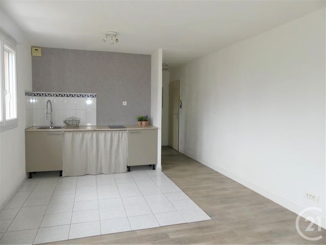 Afficher la photo en grand Appartement F2 à vendre - 2 pièces - 37.64 m2 - COIGNIERES - 78 - ILE-DE-FRANCE - Century 21 S.L.P. Immobilier