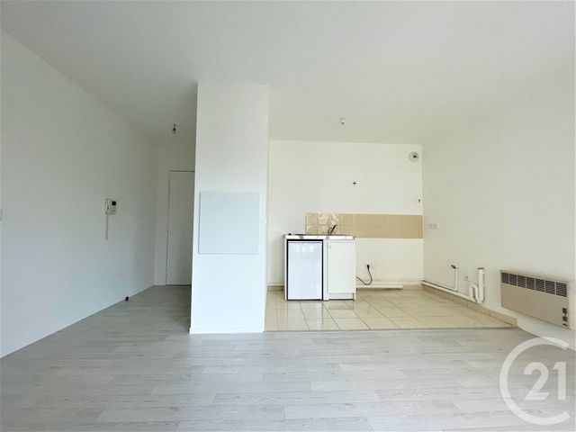 Afficher la photo en grand Appartement F2 à vendre - 2 pièces - 34.74 m2 - TRAPPES - 78 - ILE-DE-FRANCE - Century 21 S.L.P. Immobilier