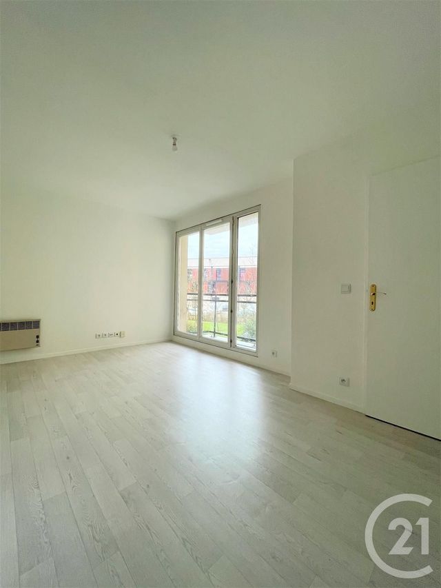 Afficher la photo en grand Appartement F2 à vendre - 2 pièces - 34.74 m2 - TRAPPES - 78 - ILE-DE-FRANCE - Century 21 S.L.P. Immobilier