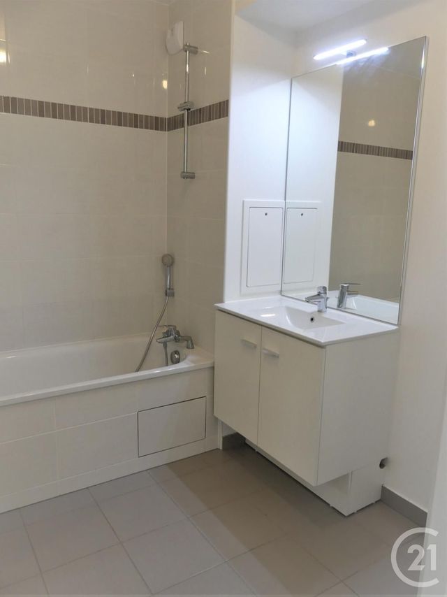 Afficher la photo en grand Appartement F2 à louer - 2 pièces - 49.05 m2 - MAUREPAS - 78 - ILE-DE-FRANCE - Century 21 S.L.P. Immobilier