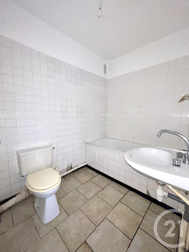 Appartement F1 à vendre - 1 pièce - 34.24 m2 - ELANCOURT - 78 - ILE-DE-FRANCE - Century 21 S.L.P. Immobilier Appartement F1 à vendre - 1 pièce - 34.24 m2 - ELANCOURT - 78 - ILE-DE-FRANCE - Century 21 S.L.P. Immobilier