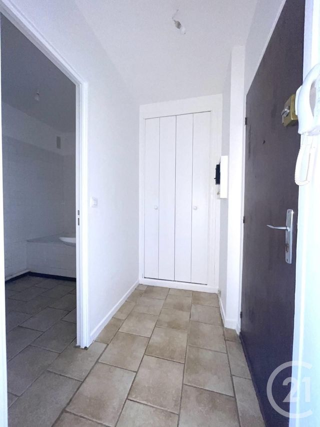 Appartement F1 à vendre - 1 pièce - 34.24 m2 - ELANCOURT - 78 - ILE-DE-FRANCE - Century 21 S.L.P. Immobilier Appartement F1 à vendre - 1 pièce - 34.24 m2 - ELANCOURT - 78 - ILE-DE-FRANCE - Century 21 S.L.P. Immobilier