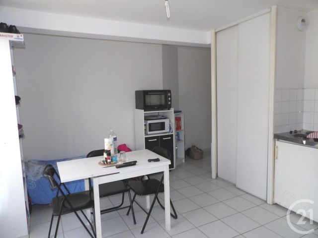 Appartement F1 à louer - 1 pièce - 25.27 m2 - COIGNIERES - 78 - ILE-DE-FRANCE - Century 21 S.L.P. Immobilier Appartement F1 à louer - 1 pièce - 25.27 m2 - COIGNIERES - 78 - ILE-DE-FRANCE - Century 21 S.L.P. Immobilier
