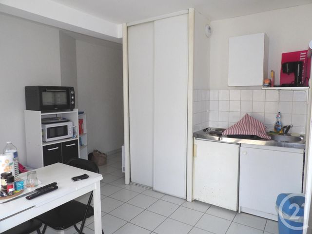 Appartement F1 à louer - 1 pièce - 25.27 m2 - COIGNIERES - 78 - ILE-DE-FRANCE - Century 21 S.L.P. Immobilier Appartement F1 à louer - 1 pièce - 25.27 m2 - COIGNIERES - 78 - ILE-DE-FRANCE - Century 21 S.L.P. Immobilier