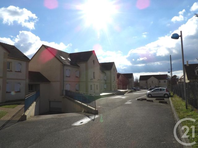 Appartement F1 à louer - 1 pièce - 25.27 m2 - COIGNIERES - 78 - ILE-DE-FRANCE - Century 21 S.L.P. Immobilier Appartement F1 à louer - 1 pièce - 25.27 m2 - COIGNIERES - 78 - ILE-DE-FRANCE - Century 21 S.L.P. Immobilier