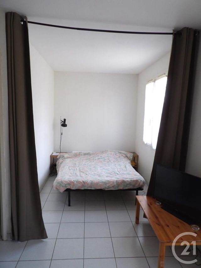 Appartement F1 à louer - 1 pièce - 25.27 m2 - COIGNIERES - 78 - ILE-DE-FRANCE - Century 21 S.L.P. Immobilier Appartement F1 à louer - 1 pièce - 25.27 m2 - COIGNIERES - 78 - ILE-DE-FRANCE - Century 21 S.L.P. Immobilier