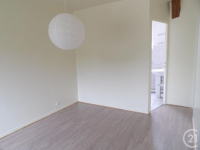 Appartement Duplex à louer - 2 pièces - 33.95 m2 - ELANCOURT - 78 - ILE-DE-FRANCE - Century 21 S.L.P. Immobilier Appartement Duplex à louer - 2 pièces - 33.95 m2 - ELANCOURT - 78 - ILE-DE-FRANCE - Century 21 S.L.P. Immobilier