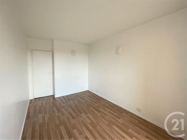 Afficher la photo en grand Appartement F3 à vendre - 3 pièces - 69.0 m2 - ELANCOURT - 78 - ILE-DE-FRANCE - Century 21 S.L.P. Immobilier