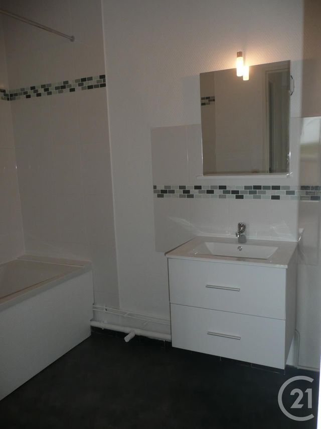 Afficher la photo en grand Appartement à louer - 2 pièces - 50.0 m2 - MAUREPAS - 78 - ILE-DE-FRANCE - Century 21 S.L.P. Immobilier