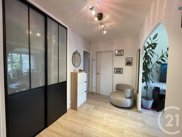 Afficher la photo en grand Appartement F4 à vendre - 4 pièces - 85.58 m2 - LE MESNIL ST DENIS - 78 - ILE-DE-FRANCE - Century 21 S.L.P. Immobilier