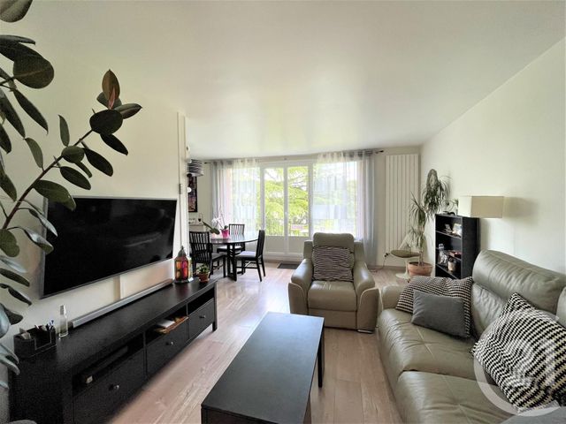 Afficher la photo en grand Appartement F4 à vendre - 4 pièces - 85.58 m2 - LE MESNIL ST DENIS - 78 - ILE-DE-FRANCE - Century 21 S.L.P. Immobilier