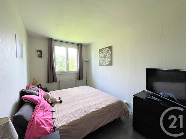 Afficher la photo en grand Appartement F4 à vendre - 4 pièces - 85.58 m2 - LE MESNIL ST DENIS - 78 - ILE-DE-FRANCE - Century 21 S.L.P. Immobilier