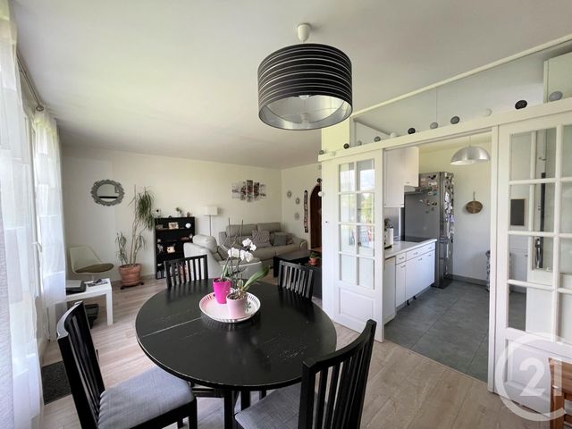 Afficher la photo en grand Appartement F4 à vendre - 4 pièces - 85.58 m2 - LE MESNIL ST DENIS - 78 - ILE-DE-FRANCE - Century 21 S.L.P. Immobilier