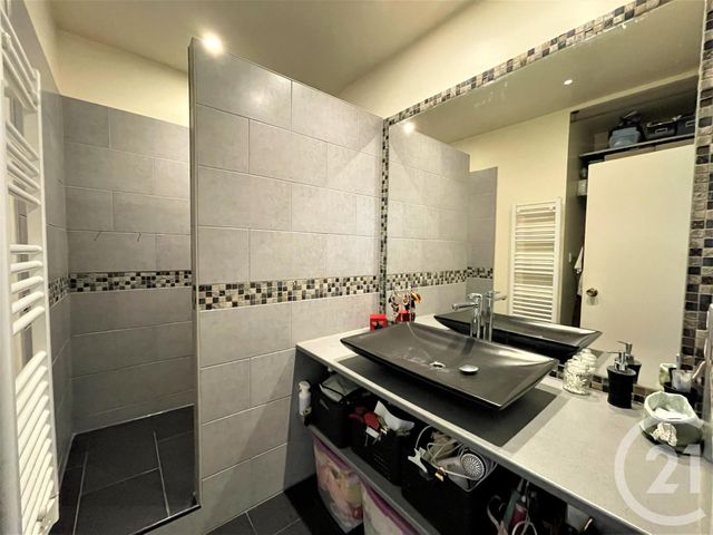 Afficher la photo en grand Appartement F4 à vendre - 4 pièces - 85.58 m2 - LE MESNIL ST DENIS - 78 - ILE-DE-FRANCE - Century 21 S.L.P. Immobilier