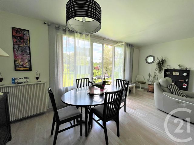 Afficher la photo en grand Appartement F4 à vendre - 4 pièces - 85.58 m2 - LE MESNIL ST DENIS - 78 - ILE-DE-FRANCE - Century 21 S.L.P. Immobilier