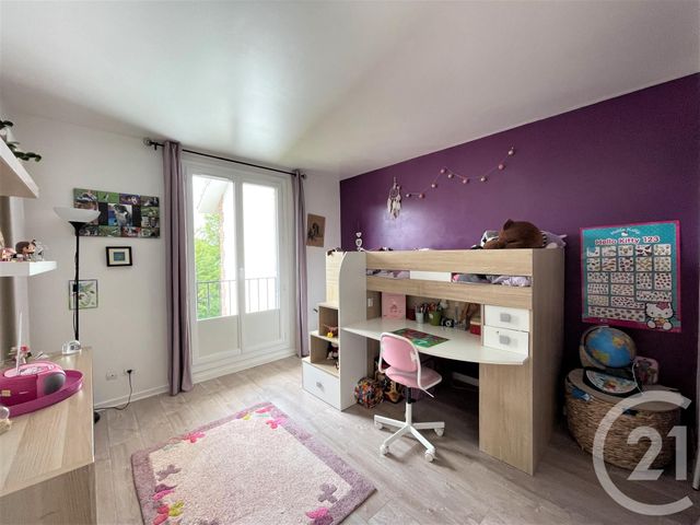 Afficher la photo en grand Appartement F4 à vendre - 4 pièces - 85.58 m2 - LE MESNIL ST DENIS - 78 - ILE-DE-FRANCE - Century 21 S.L.P. Immobilier