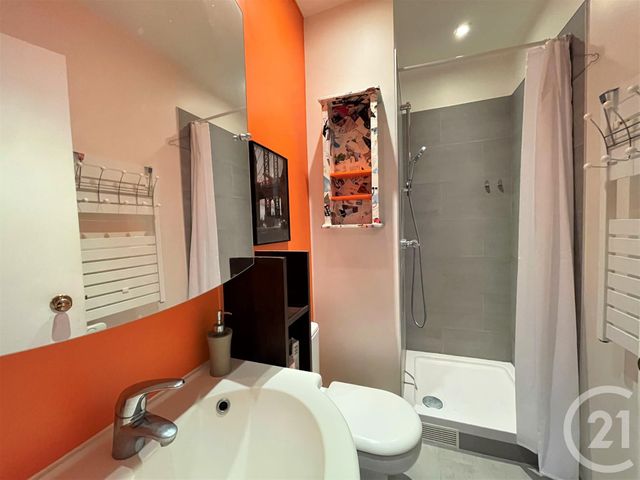 Afficher la photo en grand Appartement F4 à vendre - 4 pièces - 85.58 m2 - LE MESNIL ST DENIS - 78 - ILE-DE-FRANCE - Century 21 S.L.P. Immobilier