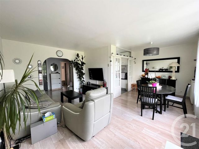 Afficher la photo en grand Appartement F4 à vendre - 4 pièces - 85.58 m2 - LE MESNIL ST DENIS - 78 - ILE-DE-FRANCE - Century 21 S.L.P. Immobilier