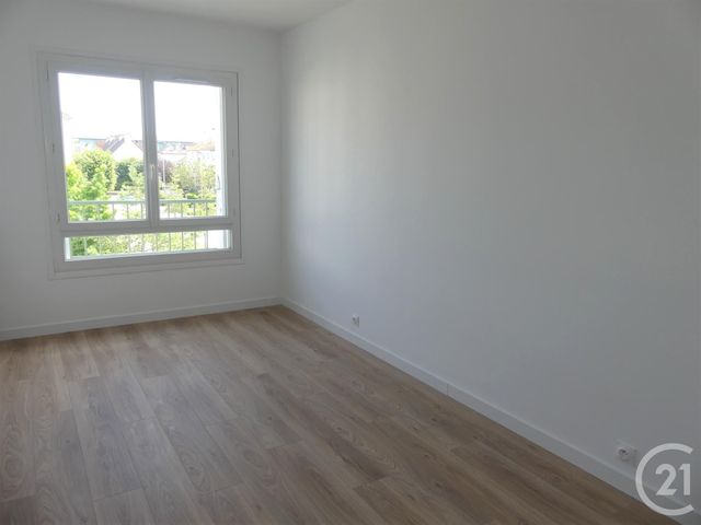 Afficher la photo en grand Appartement F3 à louer - 3 pièces - 75.07 m2 - MAUREPAS - 78 - ILE-DE-FRANCE - Century 21 S.L.P. Immobilier