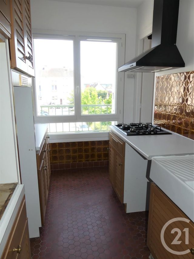 Afficher la photo en grand Appartement F3 à louer - 3 pièces - 75.07 m2 - MAUREPAS - 78 - ILE-DE-FRANCE - Century 21 S.L.P. Immobilier