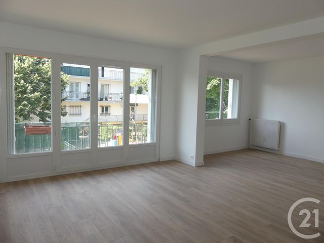 Afficher la photo en grand Appartement F3 à louer - 3 pièces - 75.07 m2 - MAUREPAS - 78 - ILE-DE-FRANCE - Century 21 S.L.P. Immobilier