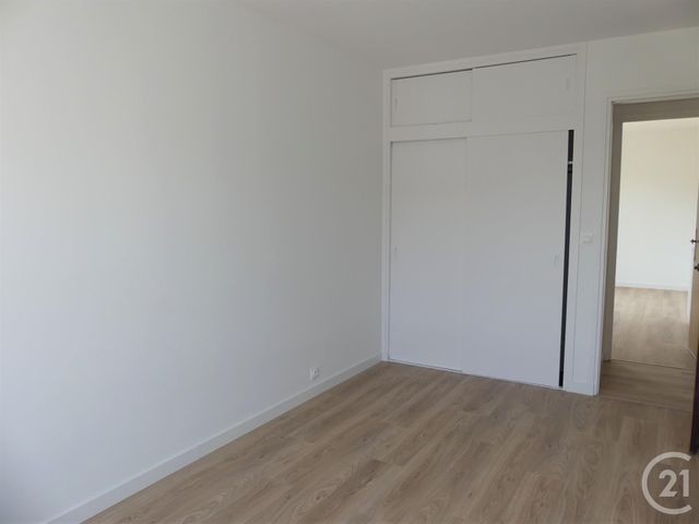 Afficher la photo en grand Appartement F3 à louer - 3 pièces - 75.07 m2 - MAUREPAS - 78 - ILE-DE-FRANCE - Century 21 S.L.P. Immobilier