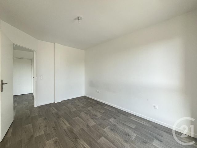 Afficher la photo en grand Appartement F2 à vendre - 2 pièces - 37.54 m2 - MAUREPAS - 78 - ILE-DE-FRANCE - Century 21 S.L.P. Immobilier