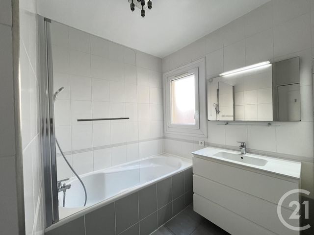 Appartement F3 à vendre - 3 pièces - 72.0 m2 - MAUREPAS - 78 - ILE-DE-FRANCE - Century 21 S.L.P. Immobilier