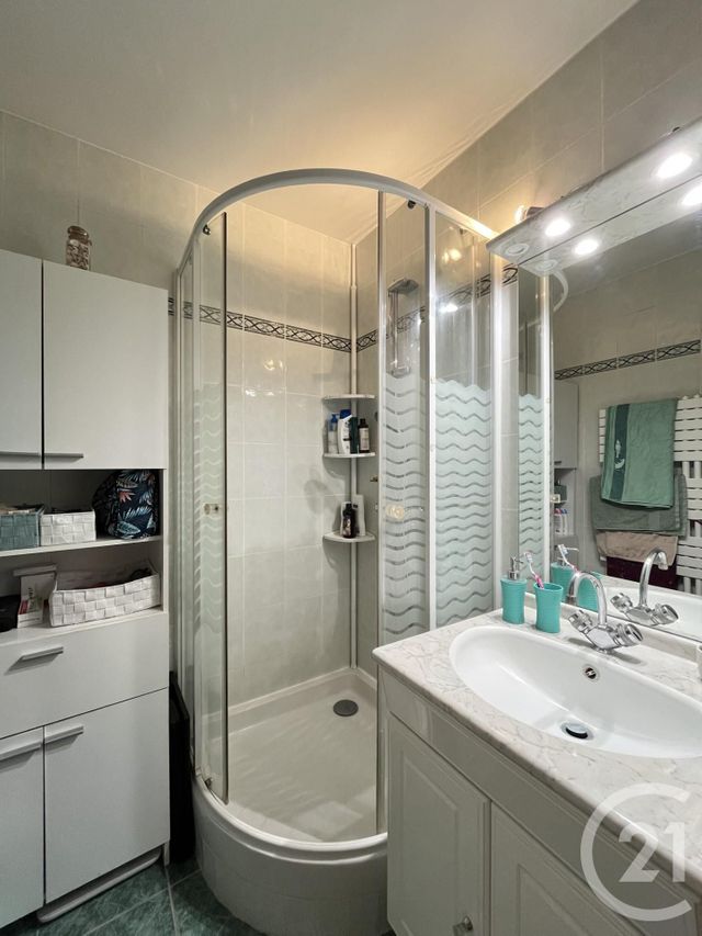 Appartement F2 à louer - 2 pièces - 46.38 m2 - ELANCOURT - 78 - ILE-DE-FRANCE - Century 21 S.L.P. Immobilier