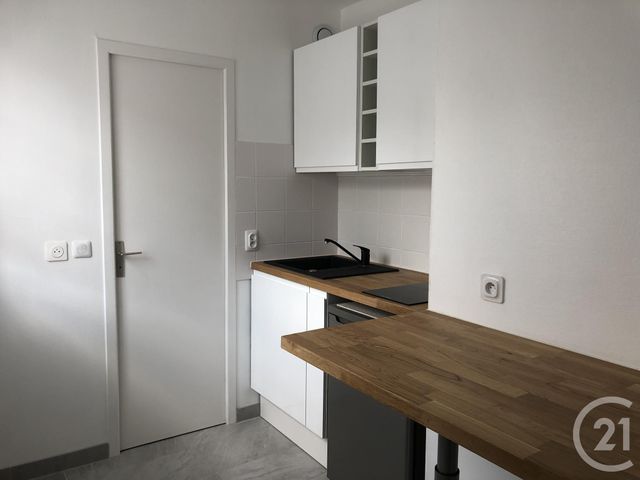 Appartement Studio à louer ST REMY L HONORE