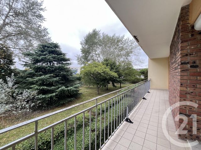 Afficher la photo en grand Appartement F3 à vendre - 3 pièces - 67.0 m2 - MAUREPAS - 78 - ILE-DE-FRANCE - Century 21 S.L.P. Immobilier