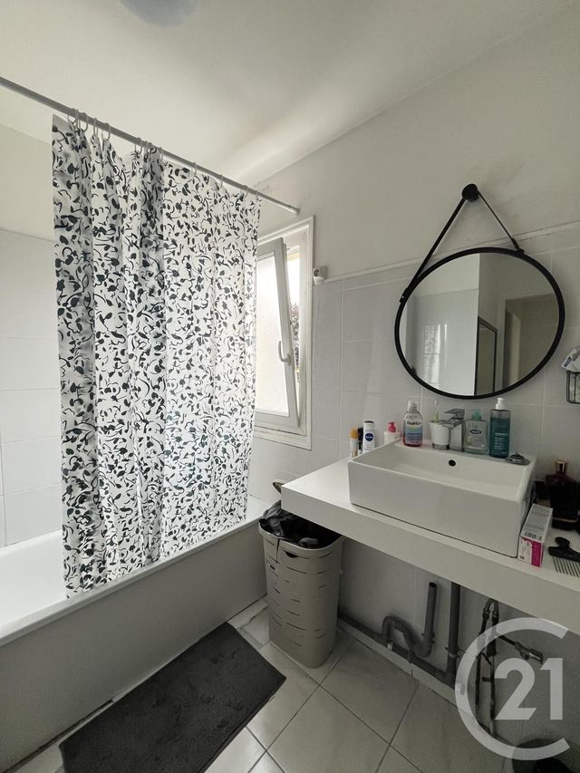 Afficher la photo en grand Appartement F3 à vendre - 3 pièces - 67.0 m2 - MAUREPAS - 78 - ILE-DE-FRANCE - Century 21 S.L.P. Immobilier