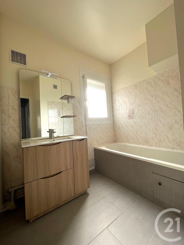 Appartement F3 à louer - 3 pièces - 67.4 m2 - MAUREPAS - 78 - ILE-DE-FRANCE - Century 21 S.L.P. Immobilier