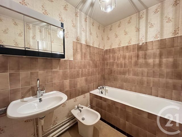 Appartement F2 à vendre - 2 pièces - 49.25 m2 - MAUREPAS - 78 - ILE-DE-FRANCE - Century 21 S.L.P. Immobilier