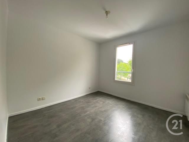 Appartement F3 à louer - 3 pièces - 66.7 m2 - TRAPPES - 78 - ILE-DE-FRANCE - Century 21 S.L.P. Immobilier