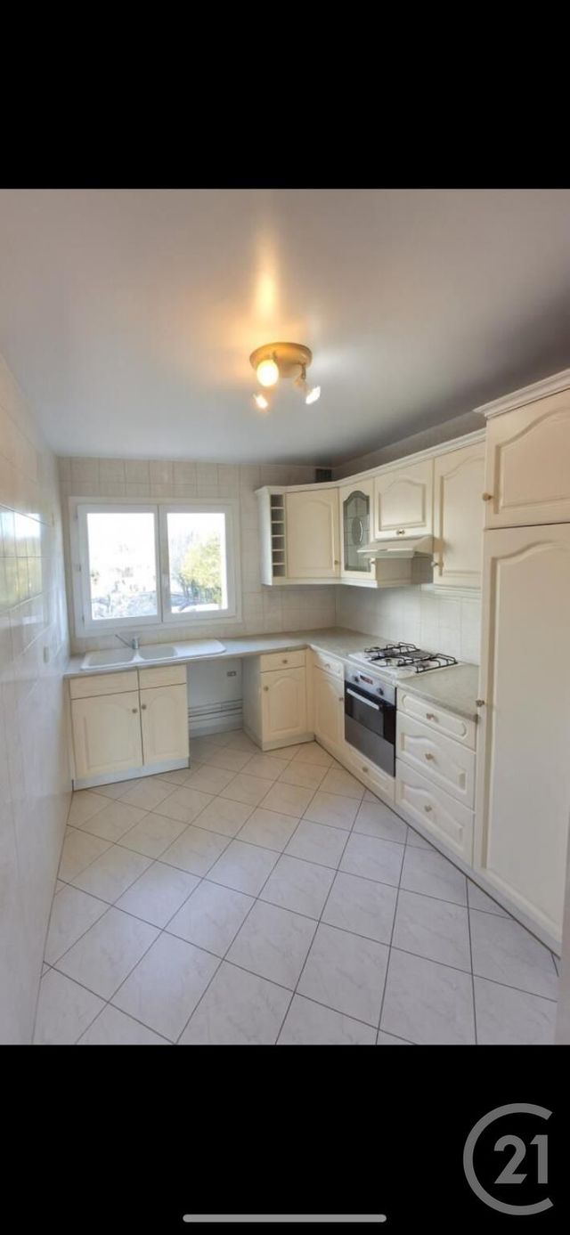 Appartement à louer - 3 pièces - 71.25 m2 - MAUREPAS - 78 - ILE-DE-FRANCE - Century 21 S.L.P. Immobilier