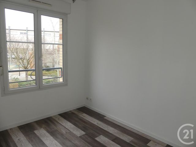 Appartement F2 à louer - 2 pièces - 46.3 m2 - ELANCOURT - 78 - ILE-DE-FRANCE - Century 21 S.L.P. Immobilier