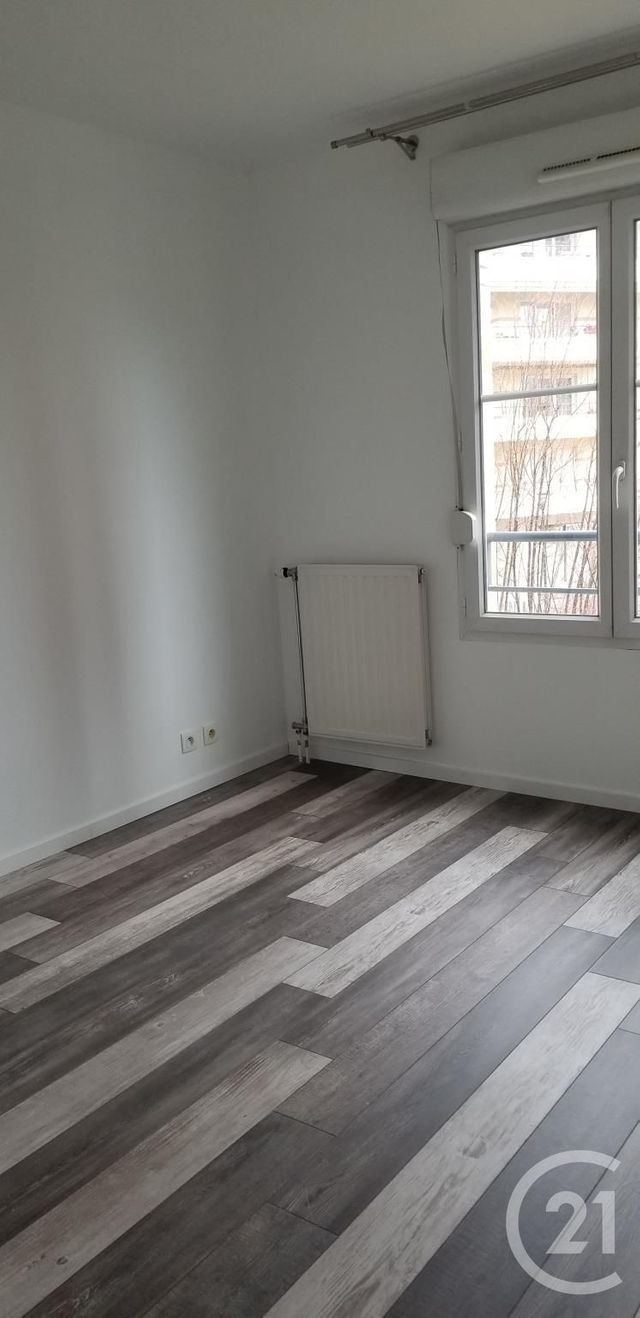 Appartement F2 à louer - 2 pièces - 46.3 m2 - ELANCOURT - 78 - ILE-DE-FRANCE - Century 21 S.L.P. Immobilier