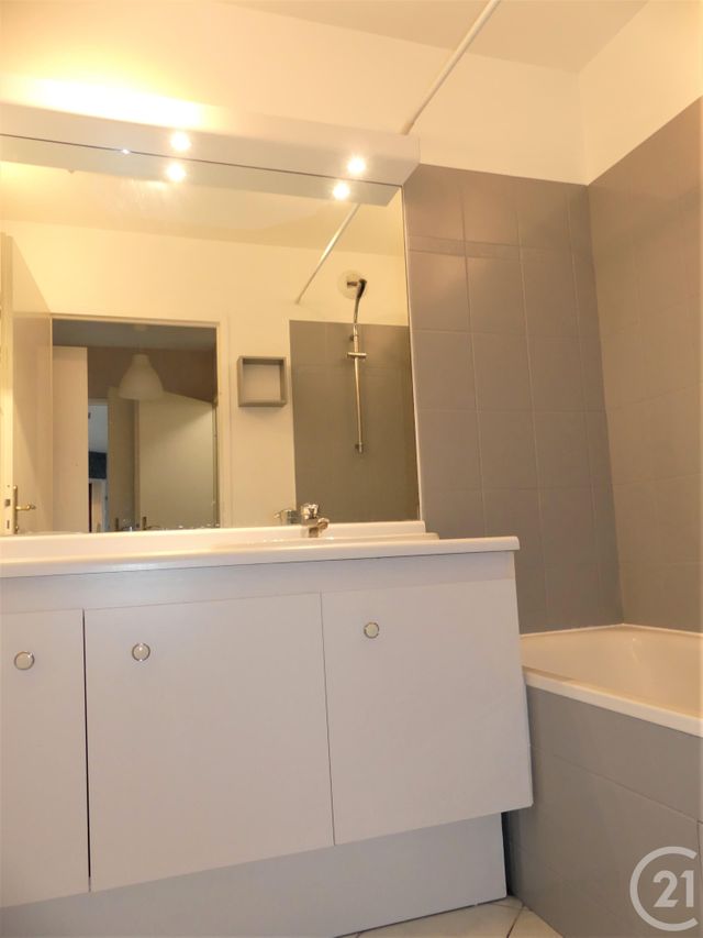 Appartement F2 à louer - 2 pièces - 46.3 m2 - ELANCOURT - 78 - ILE-DE-FRANCE - Century 21 S.L.P. Immobilier