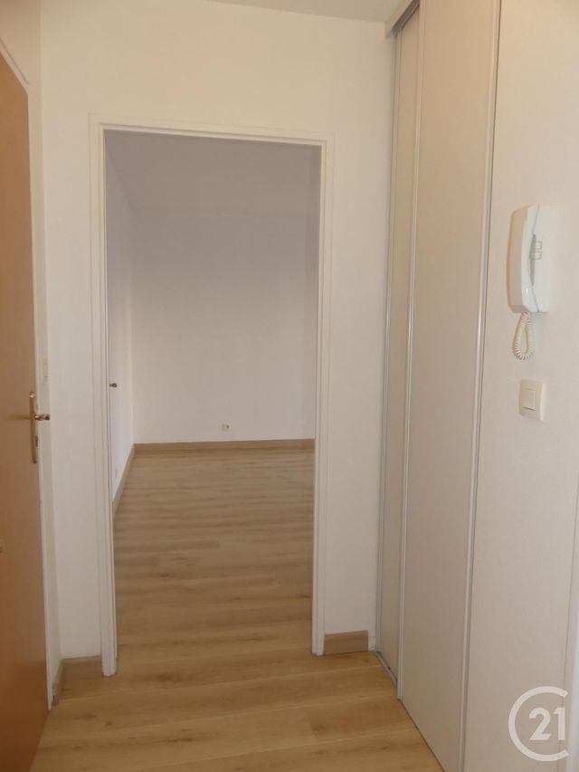 Appartement F2 à louer - 2 pièces - 37.2 m2 - ELANCOURT - 78 - ILE-DE-FRANCE - Century 21 S.L.P. Immobilier