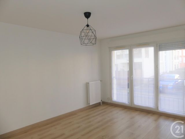 Appartement F2 à louer - 2 pièces - 37.2 m2 - ELANCOURT - 78 - ILE-DE-FRANCE - Century 21 S.L.P. Immobilier