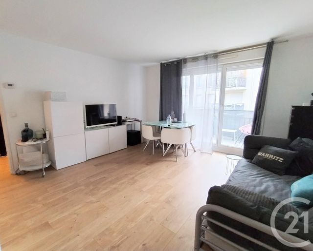 Appartement F2 à louer - 2 pièces - 48.38 m2 - ELANCOURT - 78 - ILE-DE-FRANCE - Century 21 S.L.P. Immobilier
