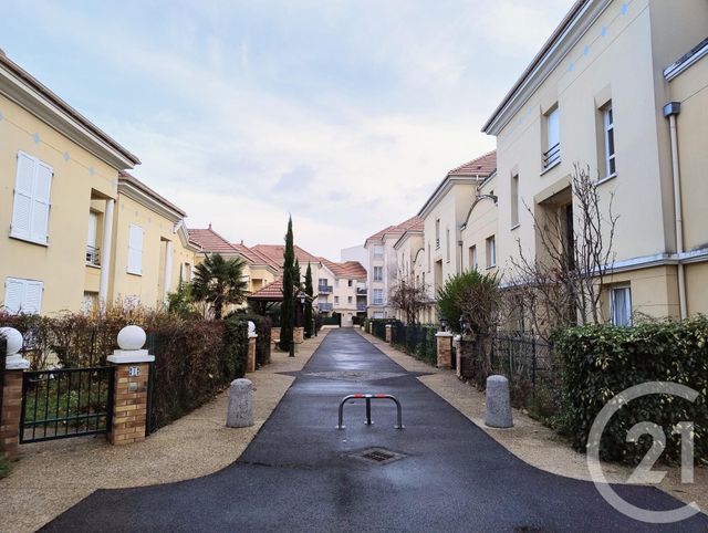 Appartement F2 à louer - 2 pièces - 48.38 m2 - ELANCOURT - 78 - ILE-DE-FRANCE - Century 21 S.L.P. Immobilier