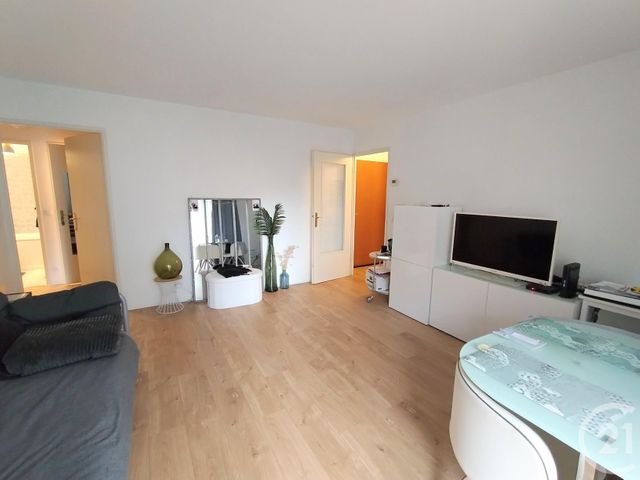 Appartement F2 à louer - 2 pièces - 48.38 m2 - ELANCOURT - 78 - ILE-DE-FRANCE - Century 21 S.L.P. Immobilier